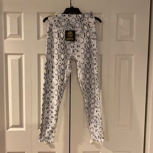 Til You Collapse workout leggings. XL white and black print. New with Tag